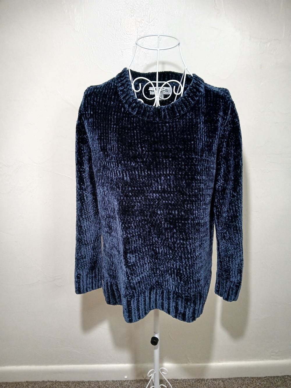 Orvis Plush Chenille Crewneck Sweater in Navy Sz. S